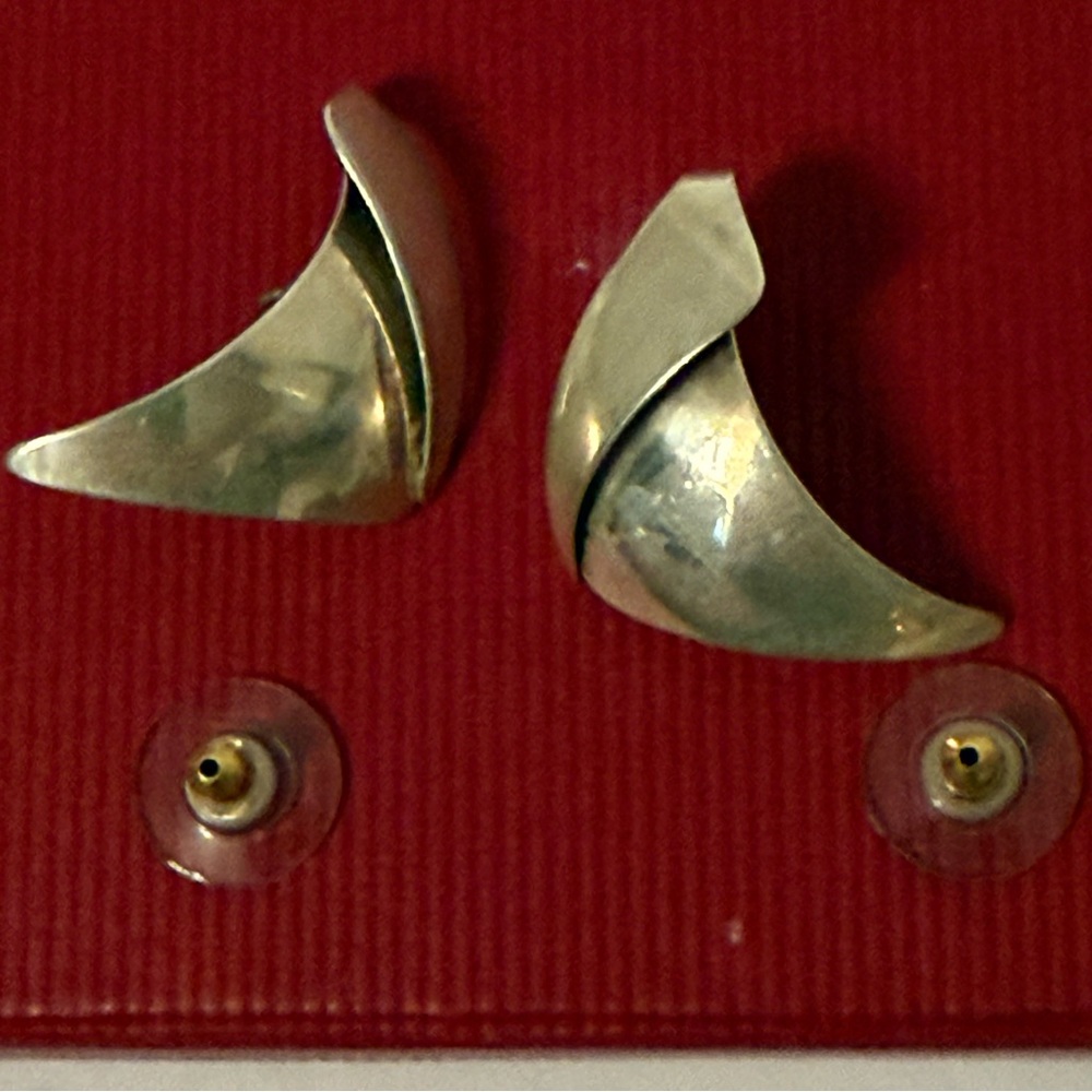 PEARCE EARRINGS SIGNED STERLING SILVER CURVED TRIANGLE POST STUD PIERCED VINTAGE - Picture 5 of 9